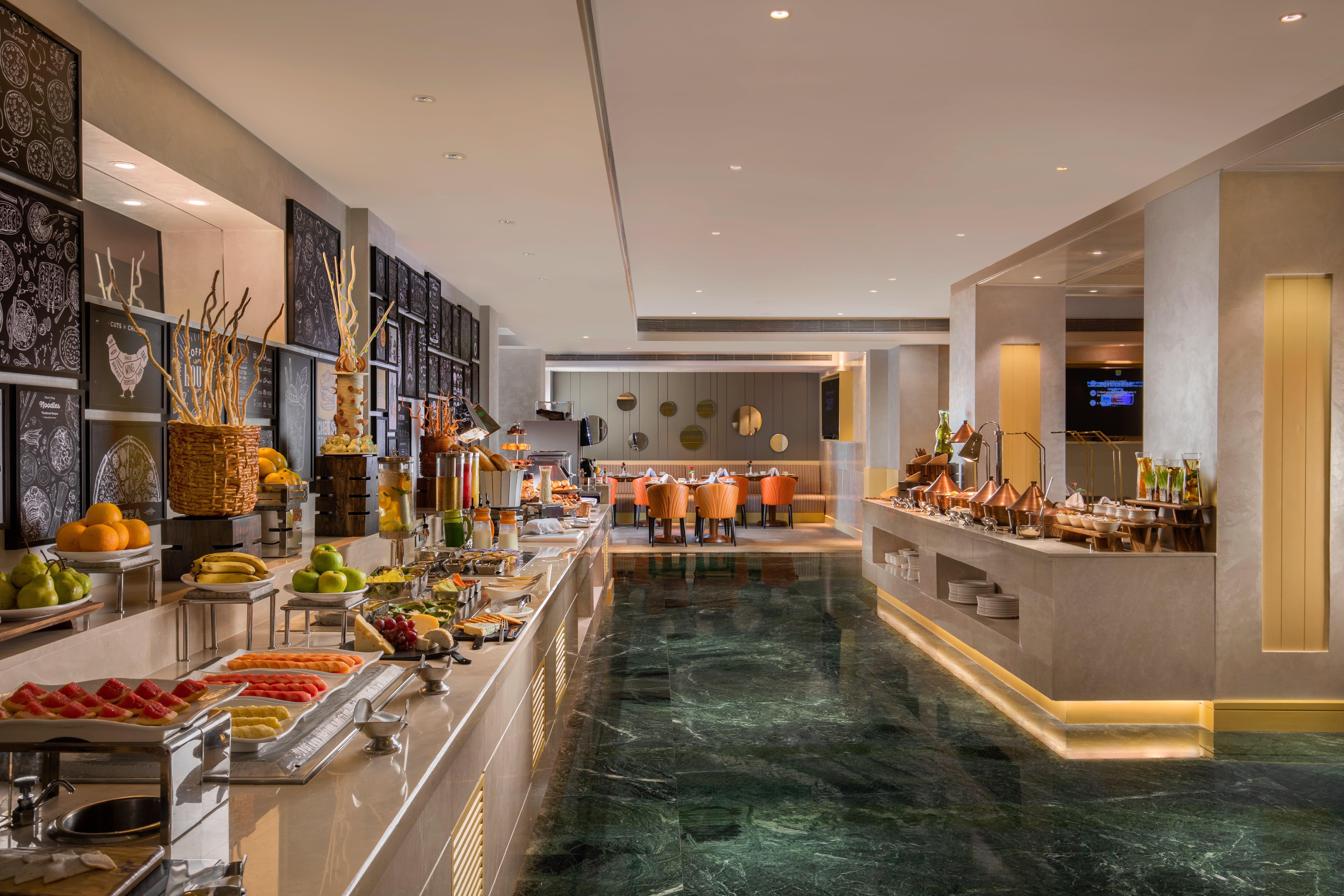 홀리데이 인 아그라 Mg 로드 호텔 외부 사진 The buffet at the hotel